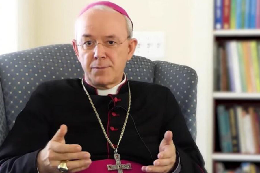 Vescovo Schneider: “Ecco come impedire che lo Stato si impossessi dei nostri corpi. Dobbiamo resistere, con fiducia in Dio”